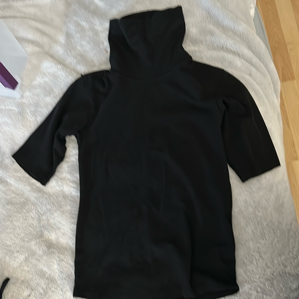 Short sleeve turtle neck sz L